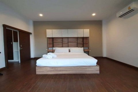 Chalet de 4 dormitorios en Hua Hin, Tailandia № 168499 - foto 15