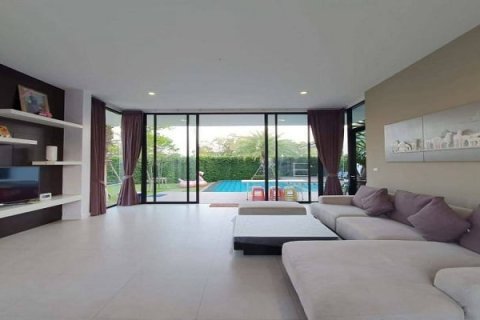 Chalet de 4 dormitorios en Hua Hin, Tailandia № 168499 - foto 6