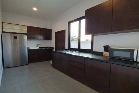 Chalet de 4 dormitorios en Hua Hin, Tailandia № 168499 - foto 9