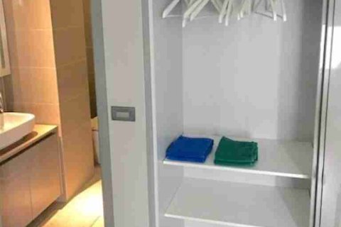 Condominio de 2 dormitorios en Thonburi, Bangkok, Tailandia № 183502 - foto 10