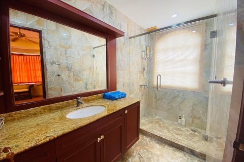 Haus in Pattaya, Thailand 5 Schlafzimmer № 136953 - Foto 4