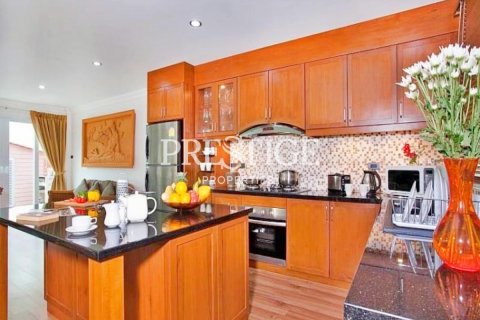 House in Pattaya, Thailand 4 bedrooms № 198664 - photo 6