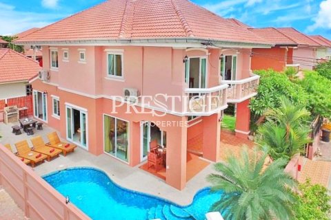 House in Pattaya, Thailand 4 bedrooms № 198664