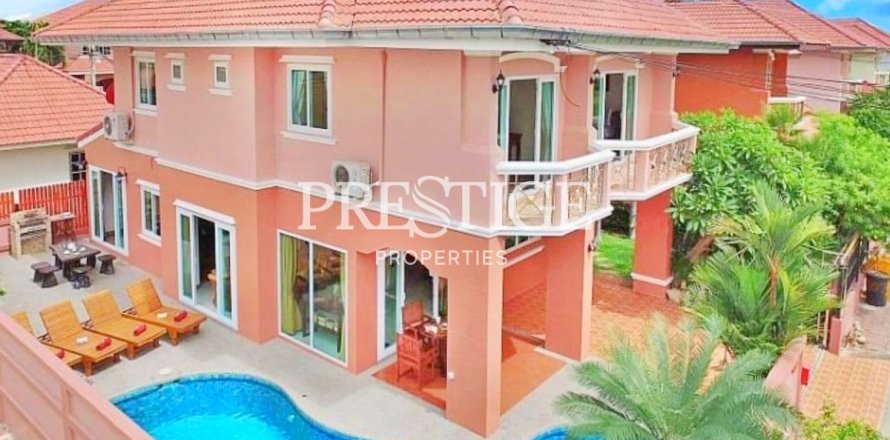 House in Pattaya, Thailand 4 bedrooms № 198664