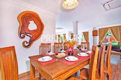 House in Pattaya, Thailand 4 bedrooms № 198664 - photo 4