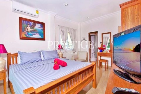House in Pattaya, Thailand 4 bedrooms № 198664 - photo 9
