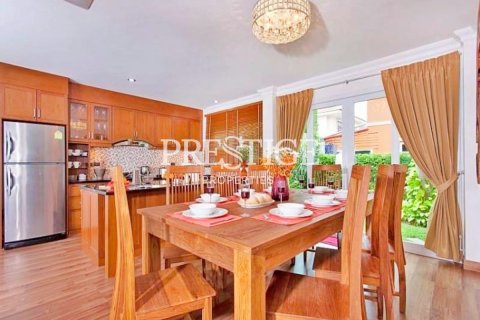 House in Pattaya, Thailand 4 bedrooms № 198664 - photo 5