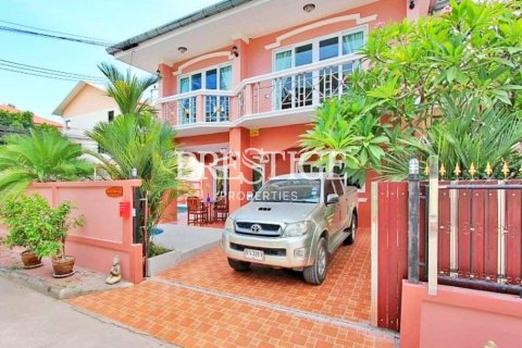House in Pattaya, Thailand 4 bedrooms № 198664 - photo 14