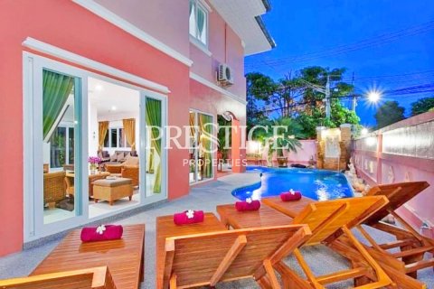 House in Pattaya, Thailand 4 bedrooms № 198664 - photo 13