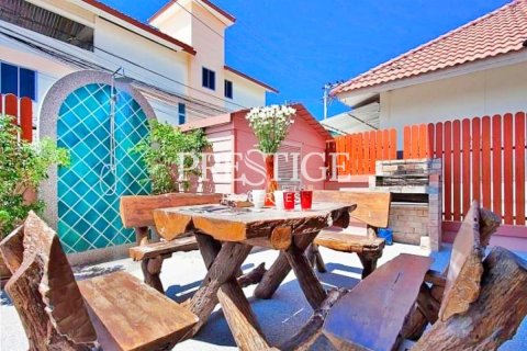 House in Pattaya, Thailand 4 bedrooms № 198664 - photo 15
