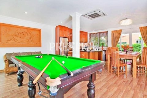 House in Pattaya, Thailand 4 bedrooms № 198664 - photo 11