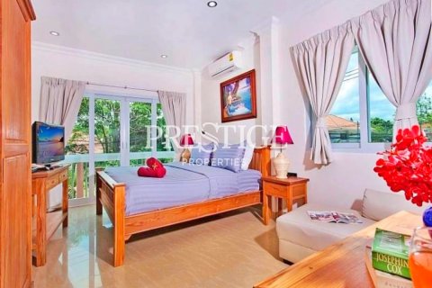 House in Pattaya, Thailand 4 bedrooms № 198664 - photo 8