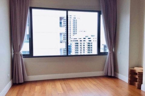 Condominio de 3 dormitorios en Khlong Toei, Bangkok, Tailandia № 133963 - foto 9