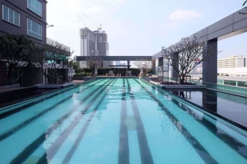 Condominio de 2 dormitorios en Huai Khwang, Bangkok, Tailandia № 48050 - foto 13