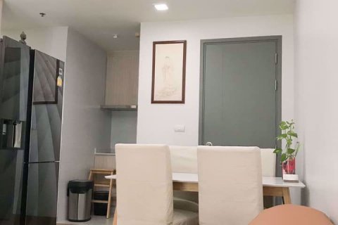 Condominio de 2 dormitorios en Huai Khwang, Bangkok, Tailandia № 48050 - foto 2