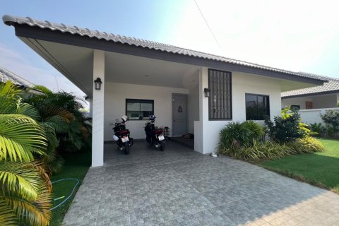 Chalet de 3 dormitorios en Pattaya, Tailandia № 159881 - foto 2