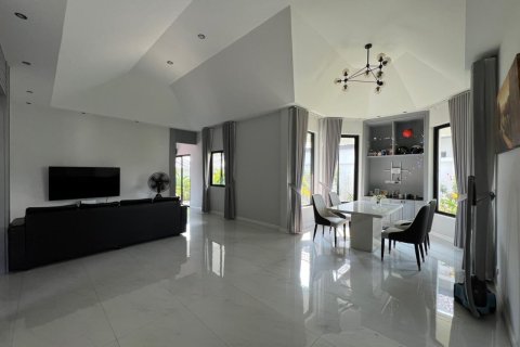Chalet de 3 dormitorios en Pattaya, Tailandia № 159881 - foto 15