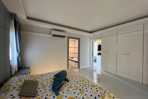 Chalet de 3 dormitorios en Pattaya, Tailandia № 159881 - foto 13