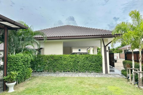 Chalet de 6 dormitorios en Pattaya, Tailandia № 159879 - foto 9