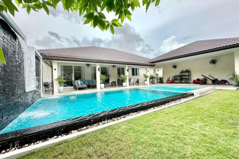 Chalet de 6 dormitorios en Pattaya, Tailandia № 159879 - foto 4