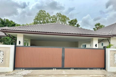 Villa in Pattaya, Thailand 6 bedrooms № 159879
