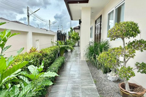 Chalet de 6 dormitorios en Pattaya, Tailandia № 159879 - foto 8