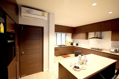 Casa de 5 dormitorios en Pattaya, Tailandia № 9081 - foto 12