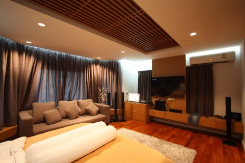 Casa de 5 dormitorios en Pattaya, Tailandia № 9081 - foto 23