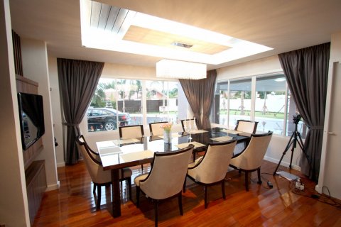 Casa de 5 dormitorios en Pattaya, Tailandia № 9081 - foto 18