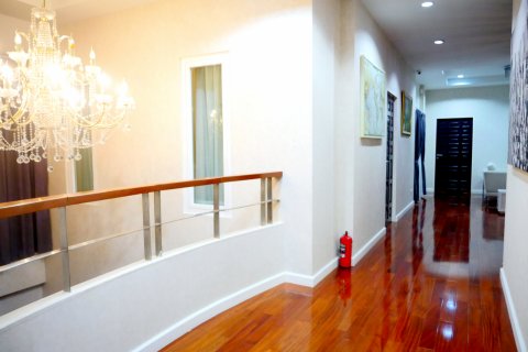 Casa de 5 dormitorios en Pattaya, Tailandia № 9081 - foto 16