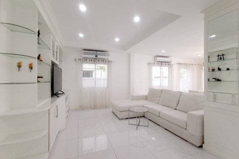 Haus in Chon Buri, Thailand 3 Schlafzimmer № 9082 - Foto 7