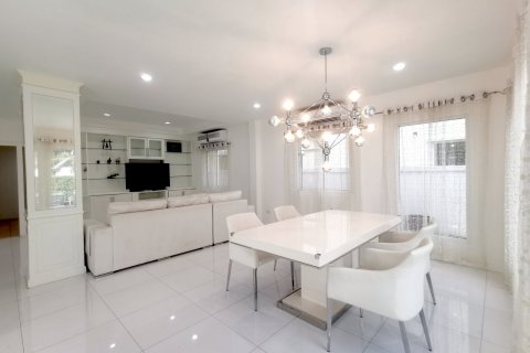 Haus in Chon Buri, Thailand 3 Schlafzimmer № 9082 - Foto 11