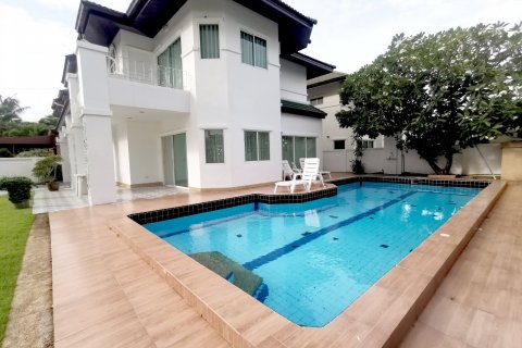Haus in Chon Buri, Thailand 3 Schlafzimmer № 9082 - Foto 2