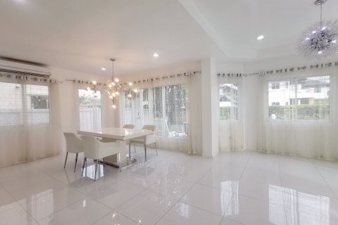 Haus in Chon Buri, Thailand 3 Schlafzimmer № 9082 - Foto 10