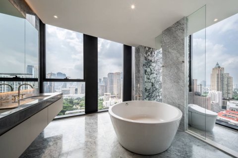 Ático de 3 dormitorios en Bangkok, Tailandia № 180870 - foto 16