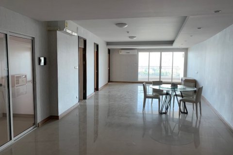 Condominio de 3 dormitorios en Bangkok, Tailandia № 65947 - foto 2
