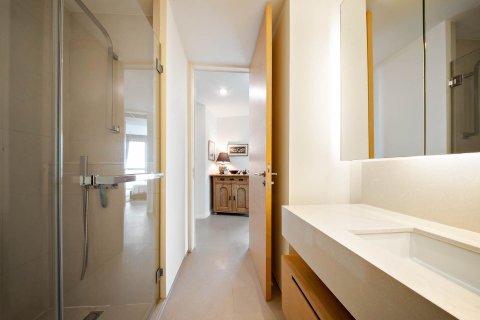 Condominio de 3 dormitorios en Khlong San, Bangkok, Tailandia № 136663 - foto 13