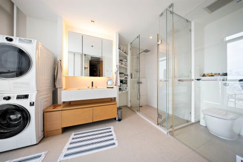 Condominio de 3 dormitorios en Khlong San, Bangkok, Tailandia № 136663 - foto 19