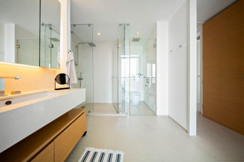 Condominio de 3 dormitorios en Khlong San, Bangkok, Tailandia № 136663 - foto 20