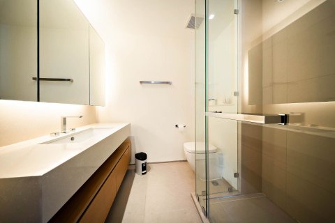 Condominio de 3 dormitorios en Khlong San, Bangkok, Tailandia № 136663 - foto 12