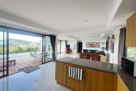 Chalet de 4 dormitorios en Ko Samui, Tailandia № 160618 - foto 17
