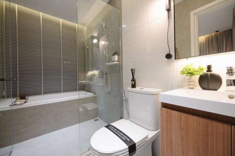 Condominio de 2 dormitorios en Bangkok, Tailandia № 166609 - foto 14