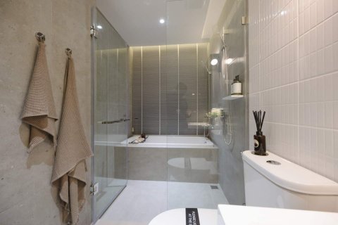 Condominio de 2 dormitorios en Bangkok, Tailandia № 166609 - foto 12