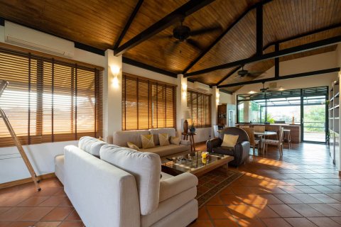Casa de 7 dormitorios en Chiang Mai, Tailandia № 159989 - foto 11