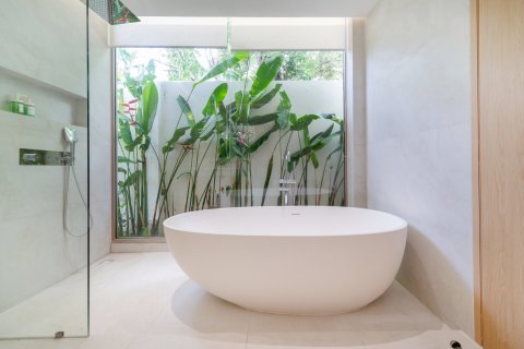 Casa de 4 dormitorios en Bang Tao, Tailandia № 233476 - foto 24