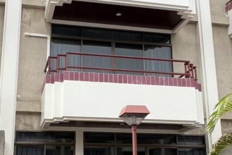 Adosado de 4 dormitorios en Bangkok, Tailandia № 209738 - foto 25