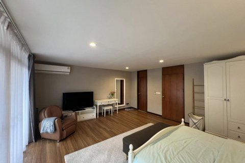 Adosado de 4 dormitorios en Bangkok, Tailandia № 209738 - foto 19
