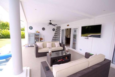 Casa de 3 dormitorios en Hua Hin, Tailandia № 66844 - foto 23