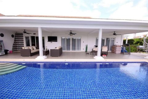 Casa de 3 dormitorios en Hua Hin, Tailandia № 66844 - foto 2