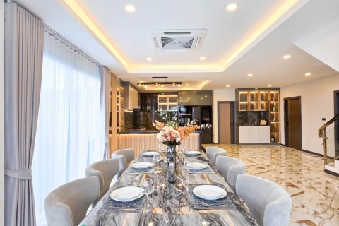 Villa in Pattaya, Thailand 5 Schlafzimmer № 167802 - Foto 7